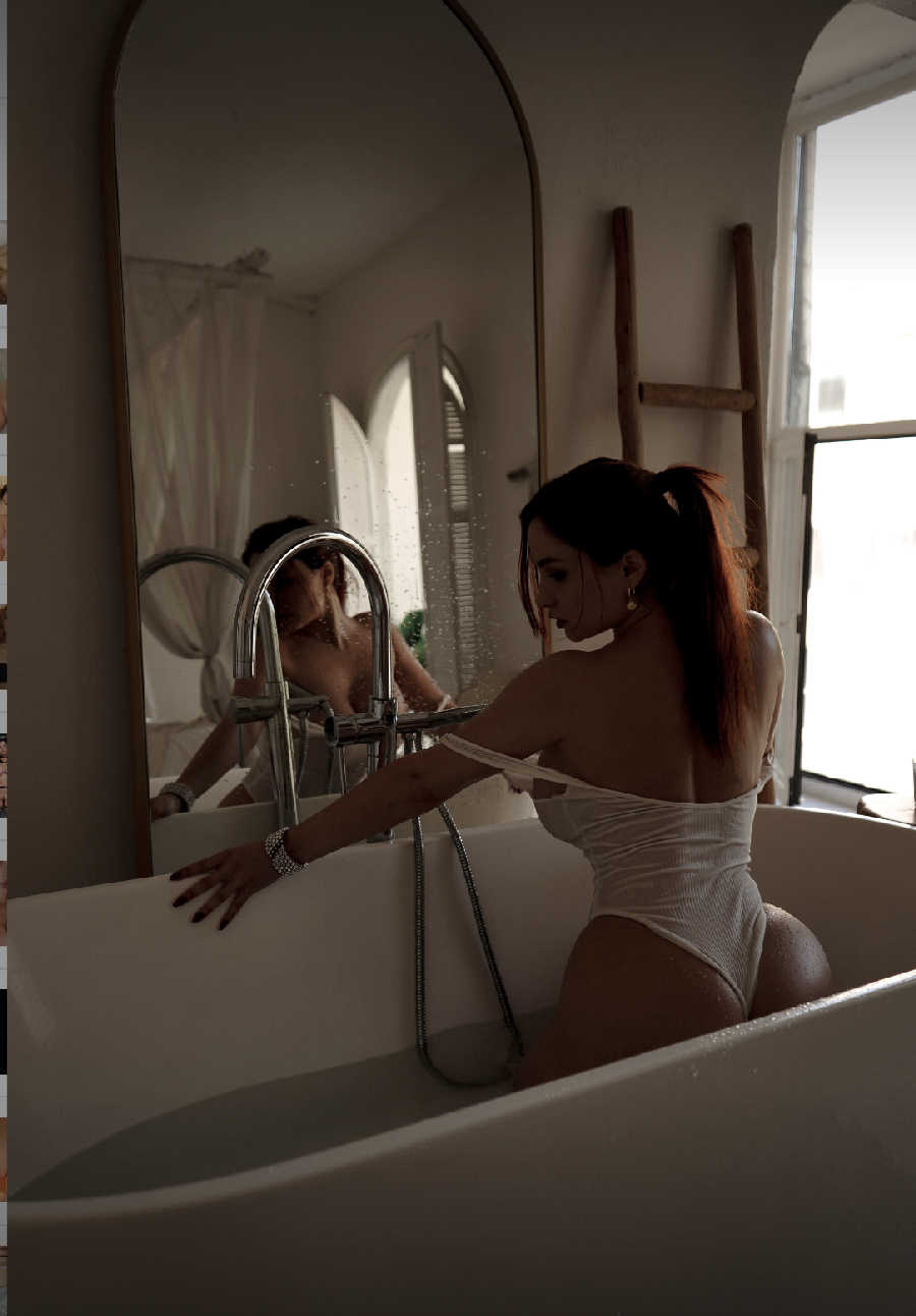 A playful frame from Miranda Faith nude — online in Tabuk