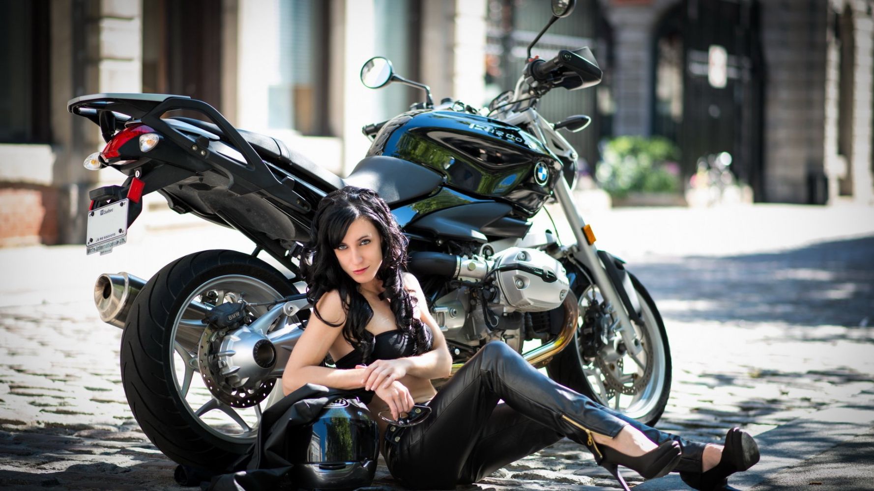 Fresh photos, fresh mood — European women on bikes online in Tabuk