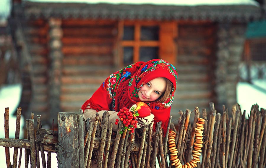 Sexy girl Women in Slavic costumes in Tabuk
