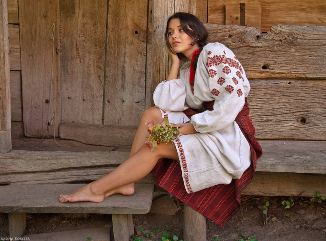 Fresh photos, fresh mood — Women in Slavic costumes online in Tabuk