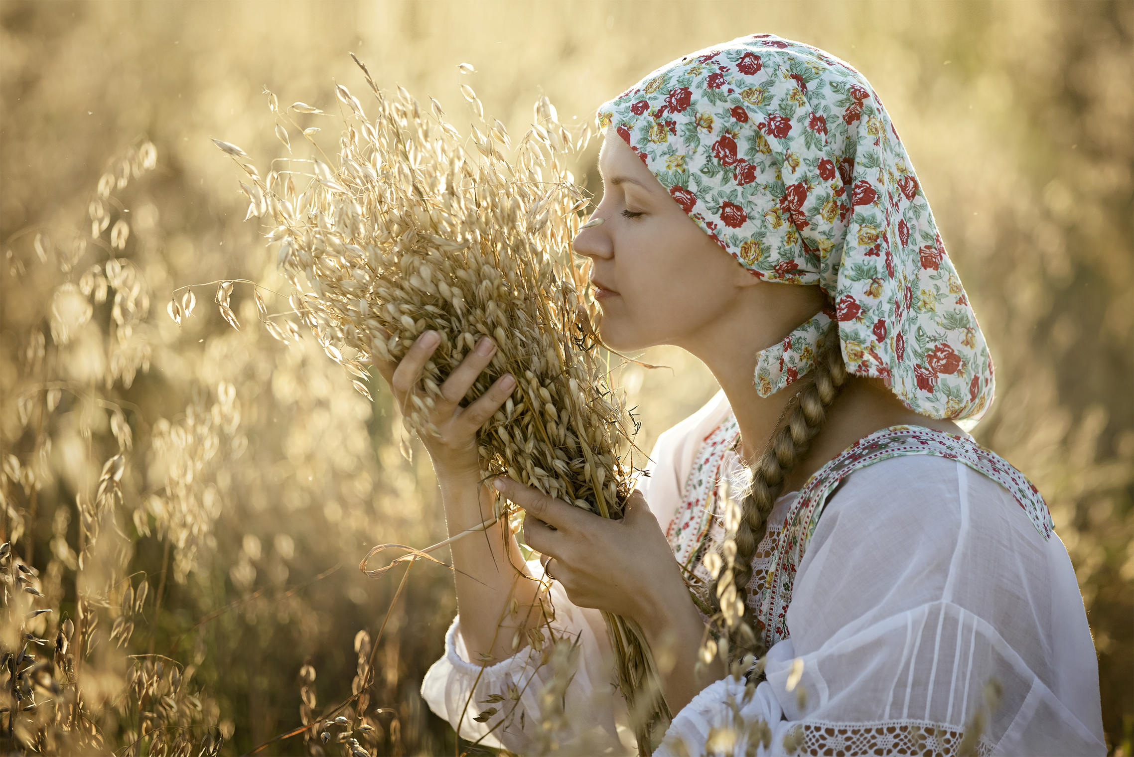 Photo Women in Slavic costumes in Tabuk