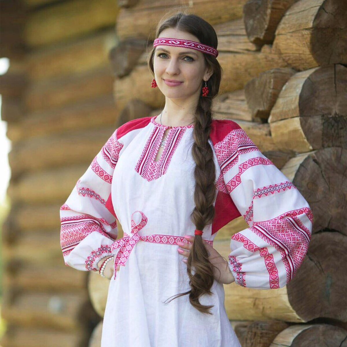 Girls in Slavic costumes brings the glow — live moments in Tabuk