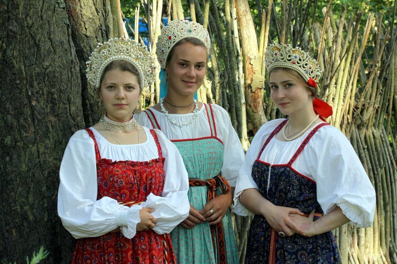 Sexy model Girls in Slavic costumes in Tabuk