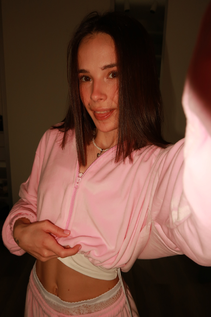 Tina brings the glow — live moments in Tabuk